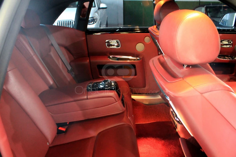 Beyaz Rolls Royce Hayalet Serisi II 2017 for rent in Dubai 6